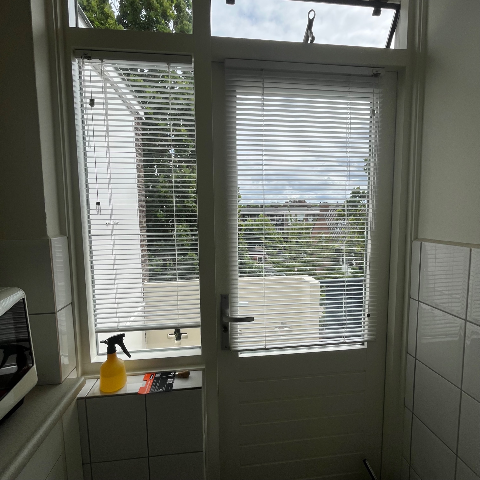 Luxaflex opgehangen in een keuken in Leidschendam