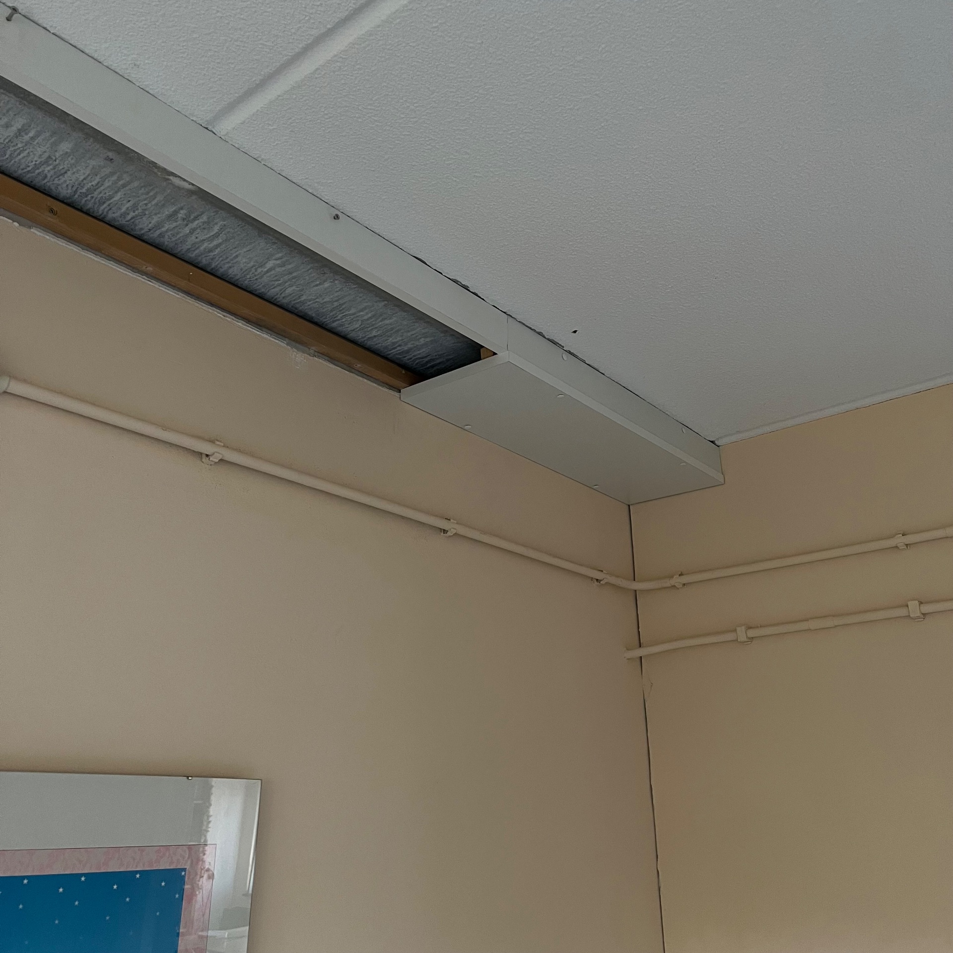 Houten bekleding steunbalk gerepareerd
