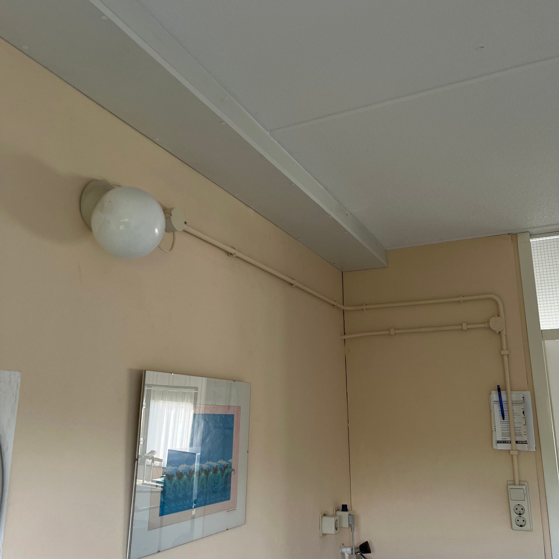 Houten bekleding steunbalk gerepareerd