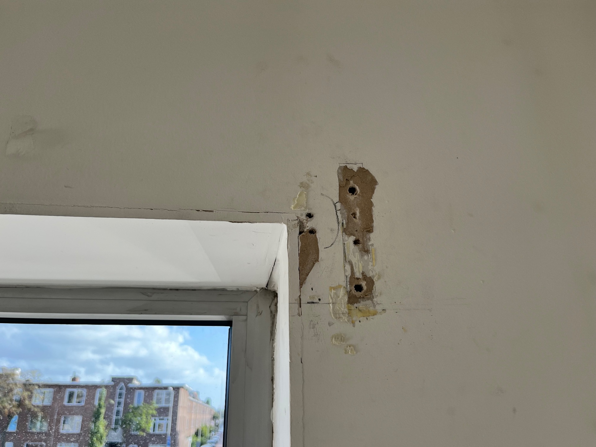 Bevestiging van de gordijnroede vóór het herstel